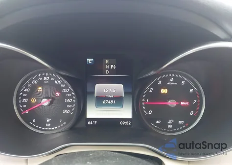 2016 Mercedes-Benz C 300 4Matic z USA, uszkodzony, nr VIN 55SWF4KB8GU108567